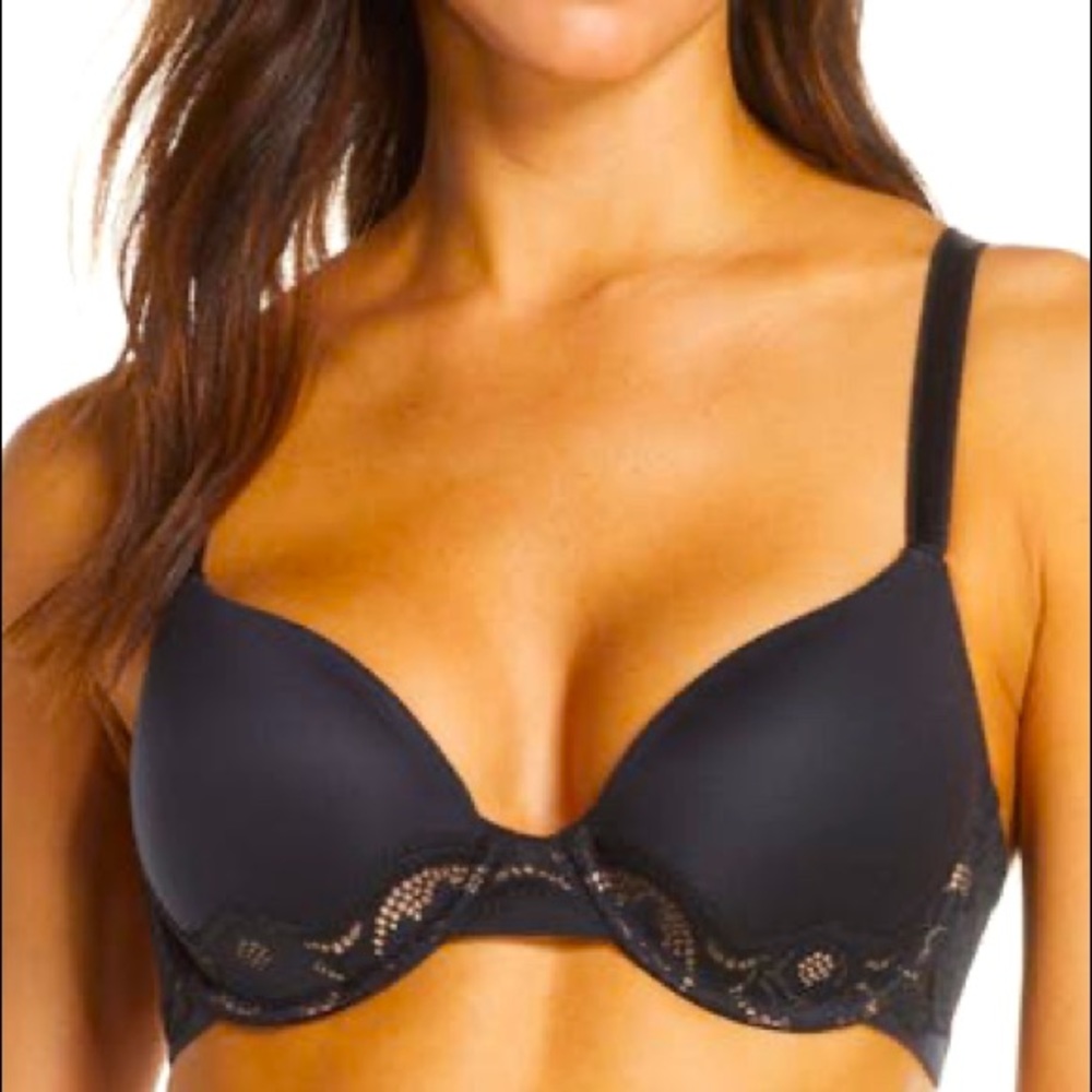 Underwire Contour Bra
WACOAL